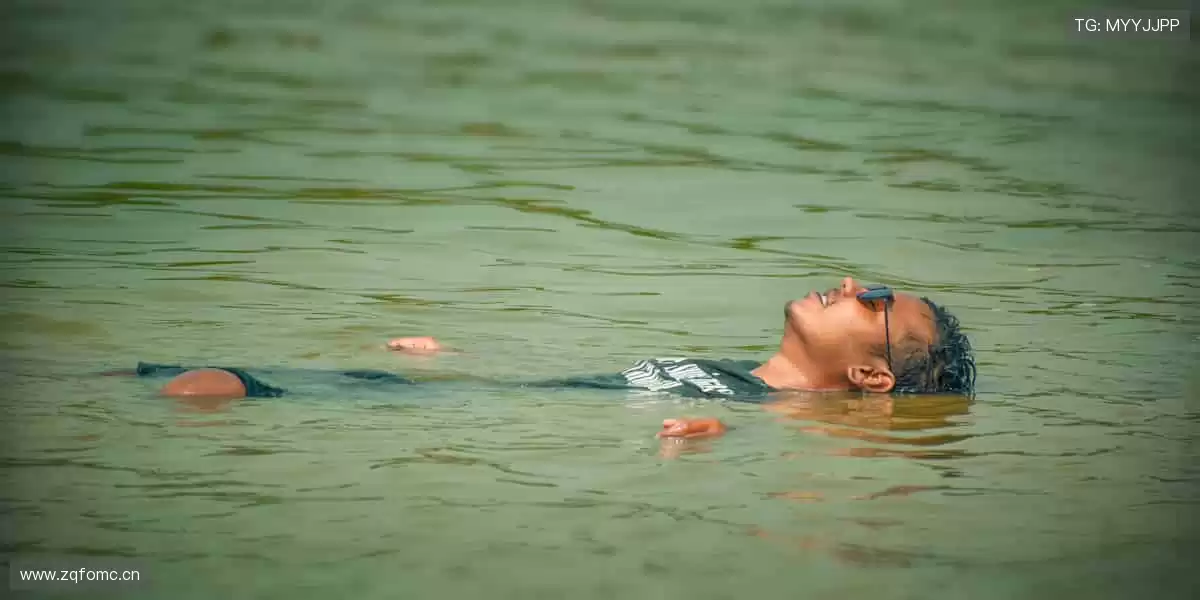 👕球迷专属，个性定制！每一件周边，都是热爱的勋章🎁